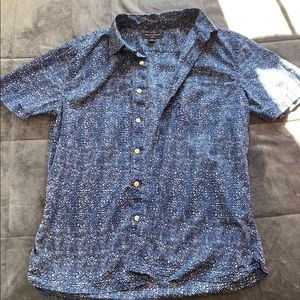 Short sleeve button up